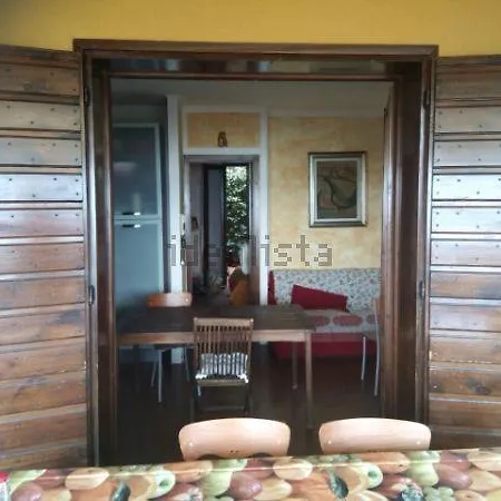 Panoramic Lounge Apart.