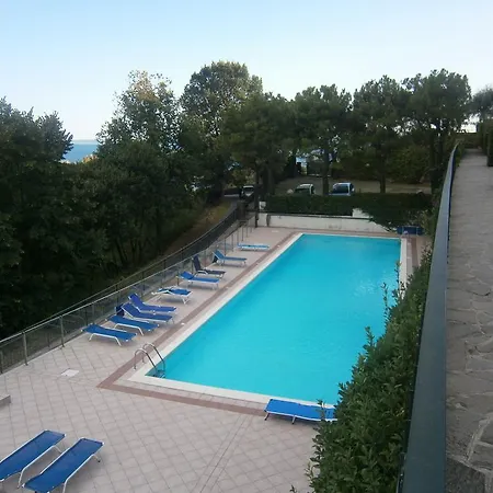 Panoramic Lounge Apart. *